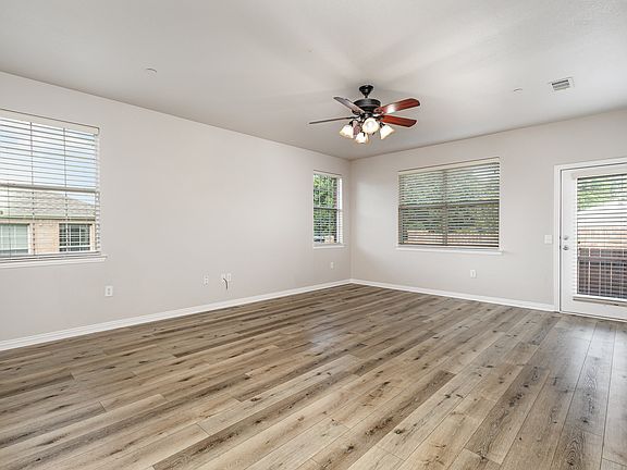 5th image of 228 Heritage Hill Dr