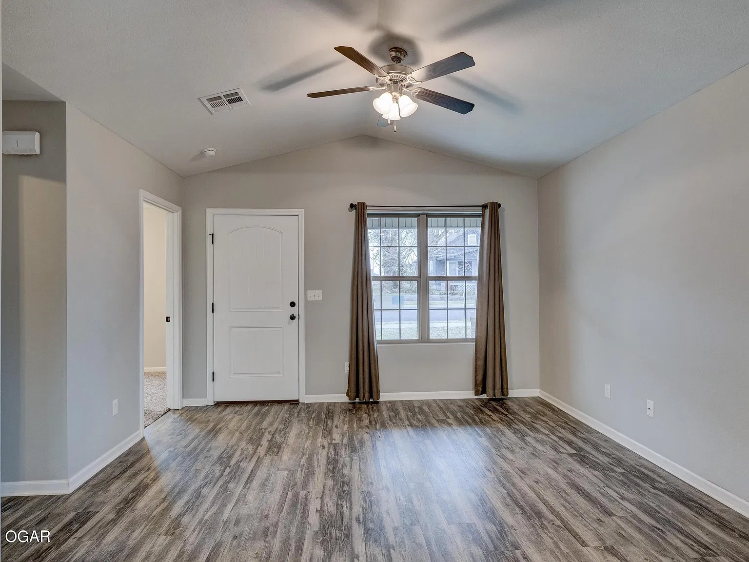 3 bed, 1.0 bath, 1060 sqft, $1,250 — Photo 4