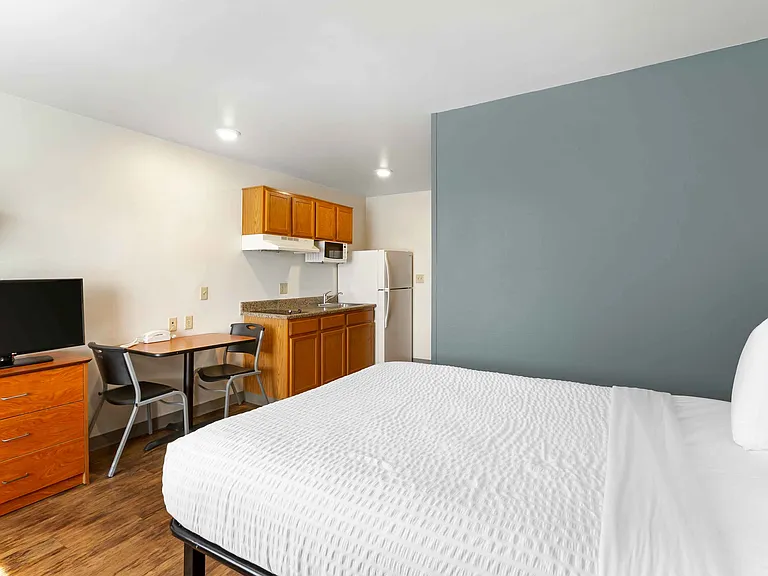 Studio Suite - 1 Queen Bed