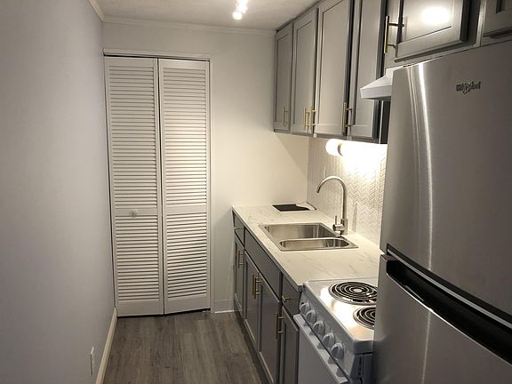 5th image of 910 Northernview St #35