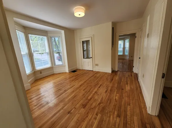 2 Royal Ave #1, Freeport, ME 04032