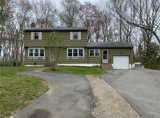 24 Laurel Leaf Dr, Gales Ferry, CT 06335