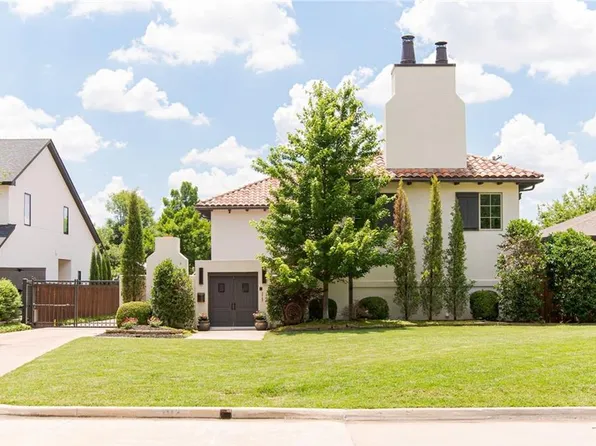 1112 Hemstead Pl, Nichols Hills, OK 73116