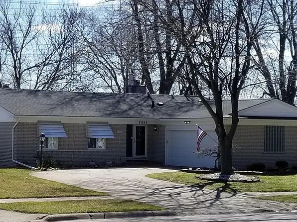 32848 Cambridge Dr, Warren, MI 48093