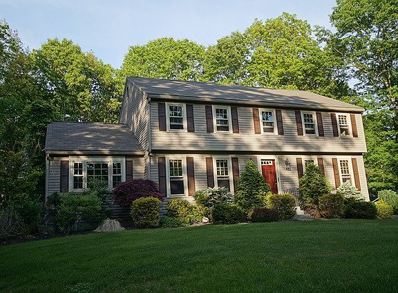 2nd image of 15 Village Brook Ln