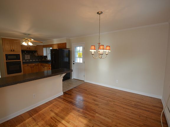 4th image of 206 N Main St