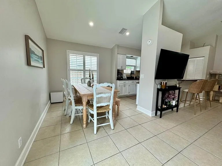 6135 Drake St — Photo 5