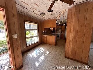 3rd image of 606 Harrington St