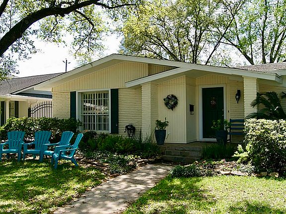 3rd image of 6267 Meadow Lake Ln