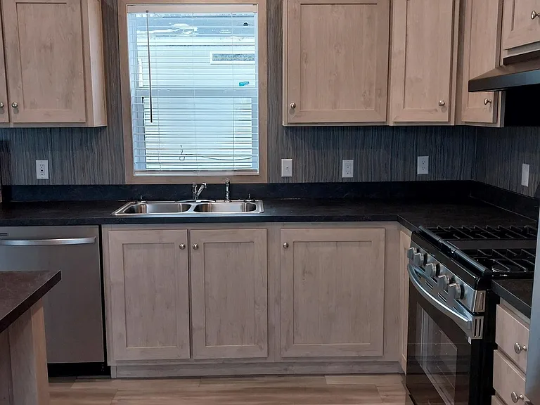 1600 N Willis Dr — Photo 27