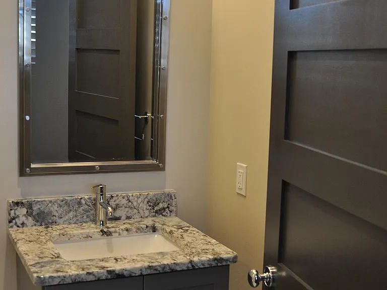 530 Craghead St #204 — Photo 7