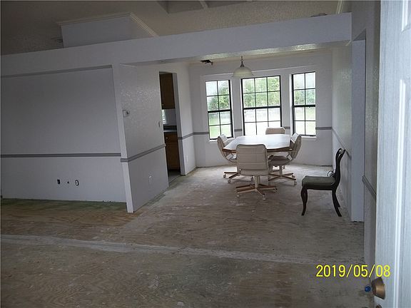 3rd image of 105 Walburg Heights Dr