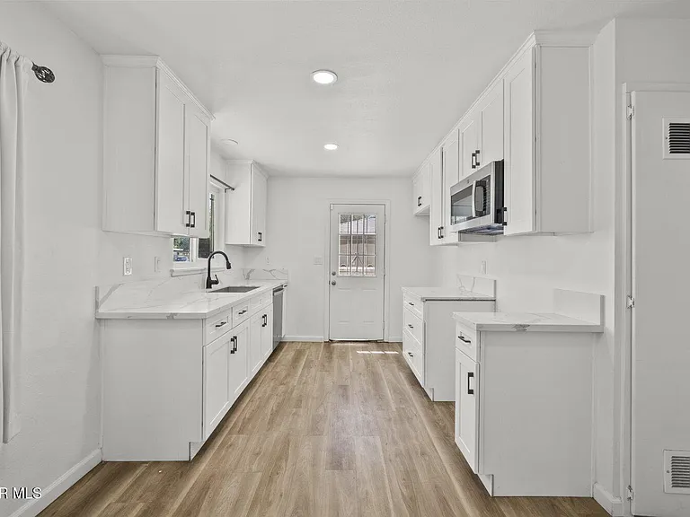 1135 W Pillsbury St #1135 — Photo 13
