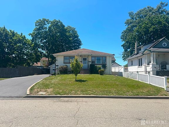 2nd image of 129 Hampton St