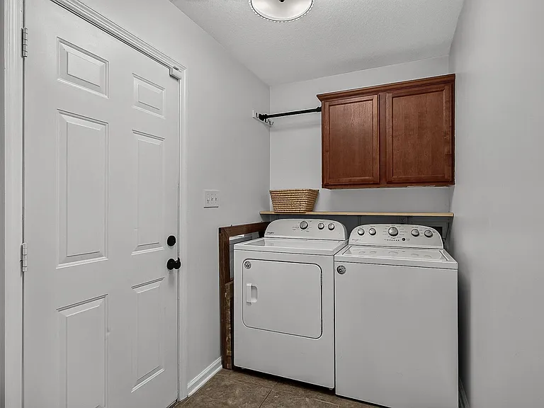 107 Cartwright Ct — Photo 11