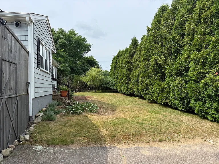 21 Bradford Ave — Photo 18