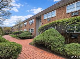 637 Cove Rd, Stamford, CT