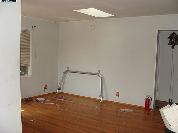 4th image of 2950 Greenwood Dr