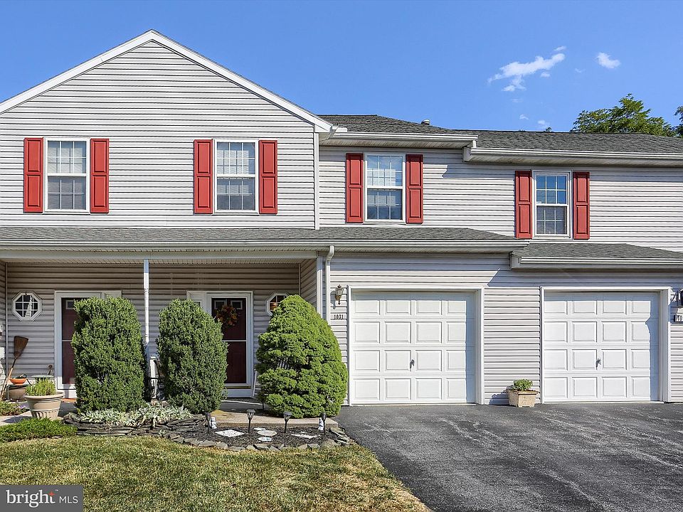 1st image of 1031 Wooded Pond Dr