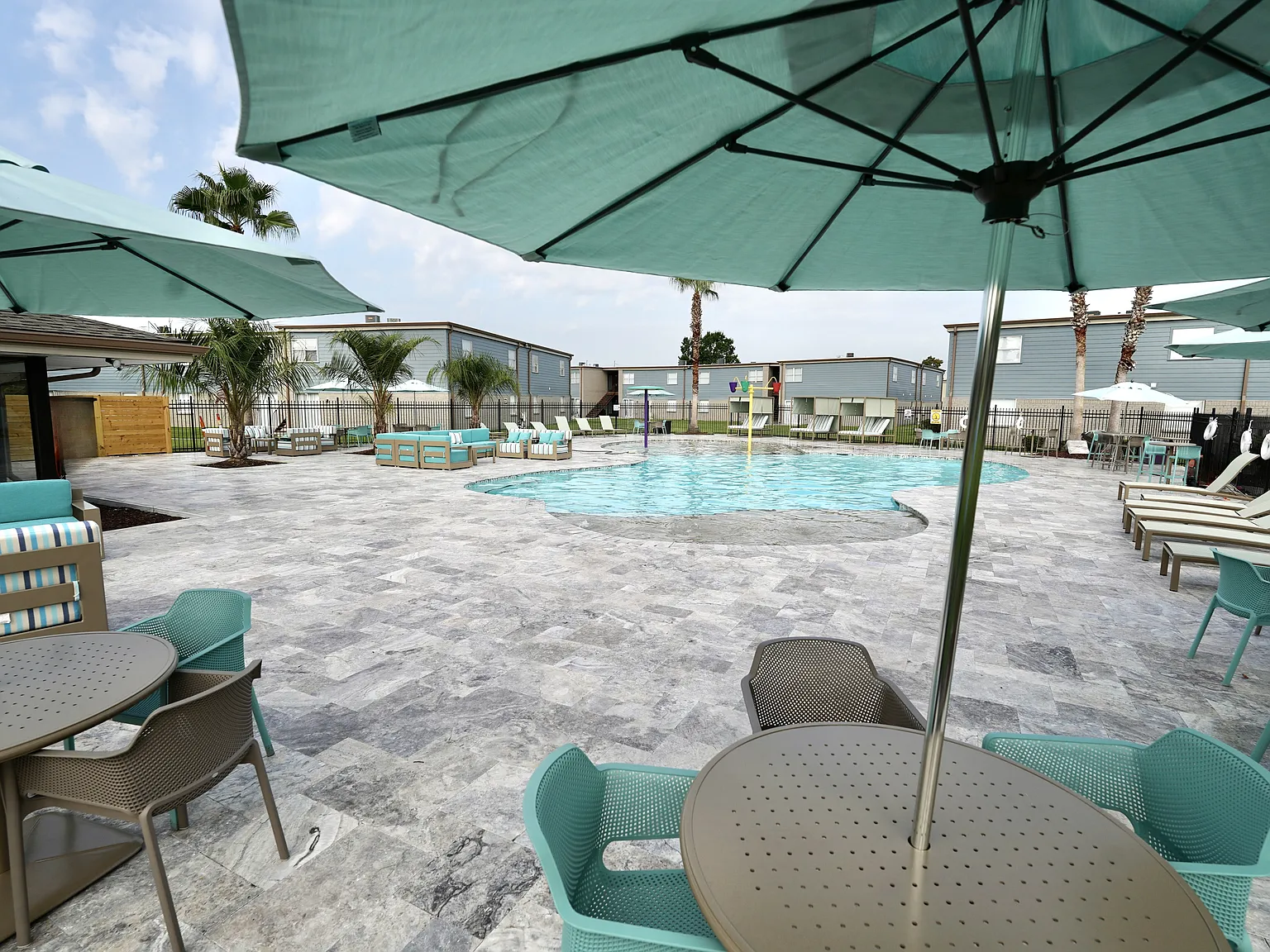 Emerald Pointe Apartment Homes — Photo 3