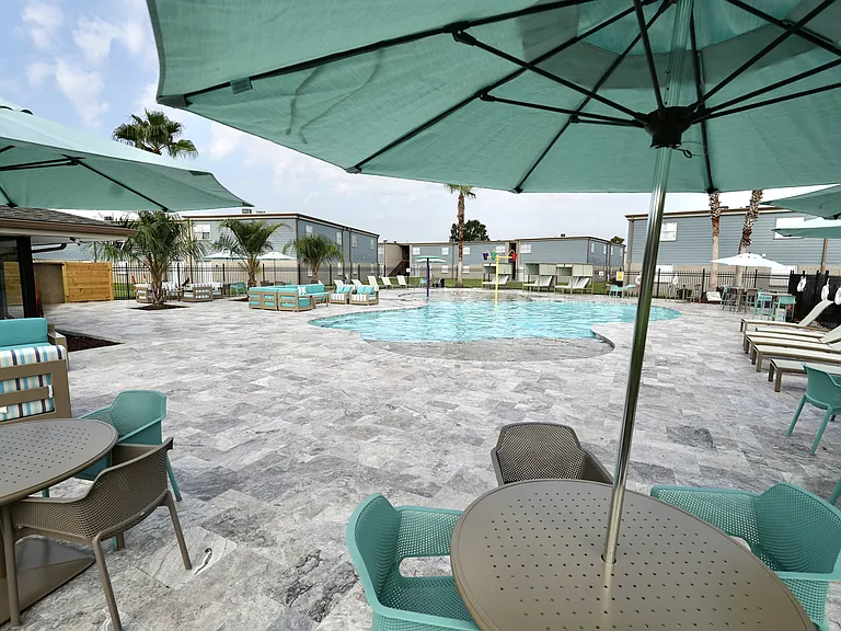 Emerald Pointe Apartment Homes — Photo 3