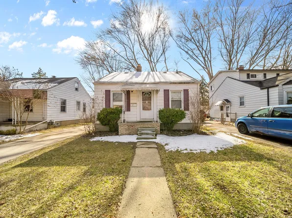 18940 Kenosha St, Harper Woods, MI 48225