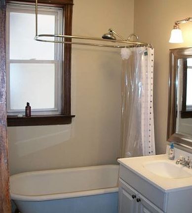 4th image of 914 W Belle Plaine Ave APT 1