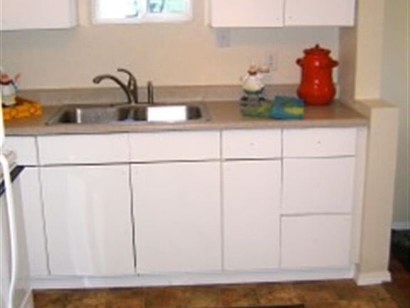 3rd image of 924 S McKinley Ave
