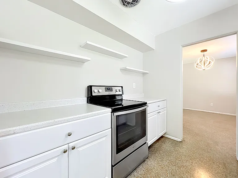 5342 Adanson St — Photo 9