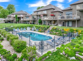 15500 N Tradewind Dr Unit 4, Spirit Lake, IA 51360