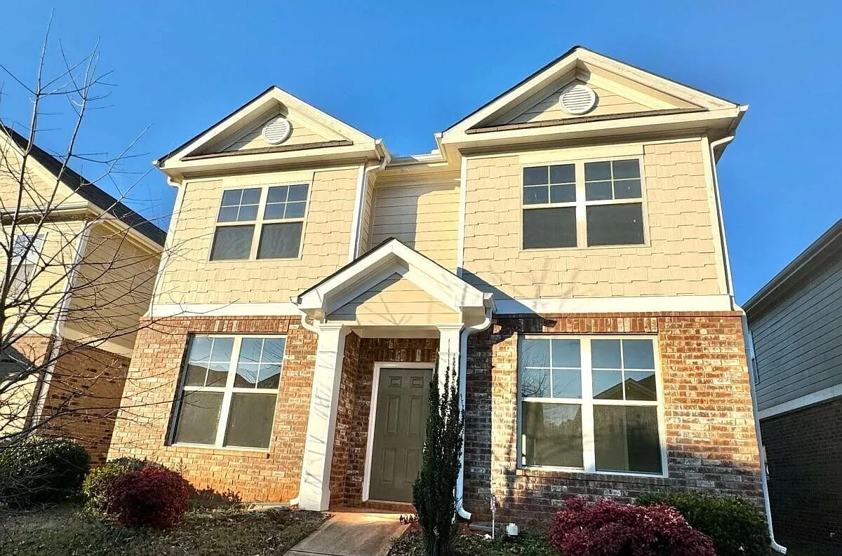 4 bed, 2.5 bath, 2242 sqft, $2,200 — Photo 1