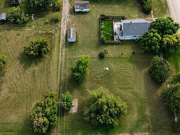 2nd image of 136 Railway Avenue