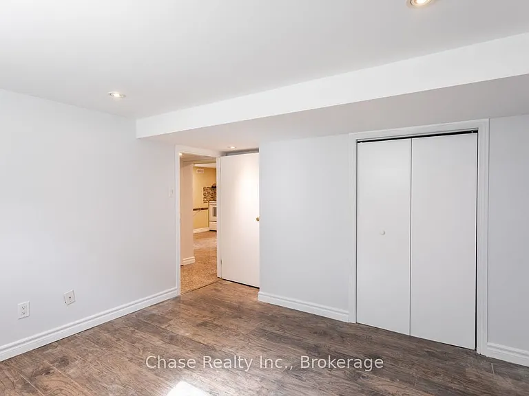 402 Guelph Line — Photo 19