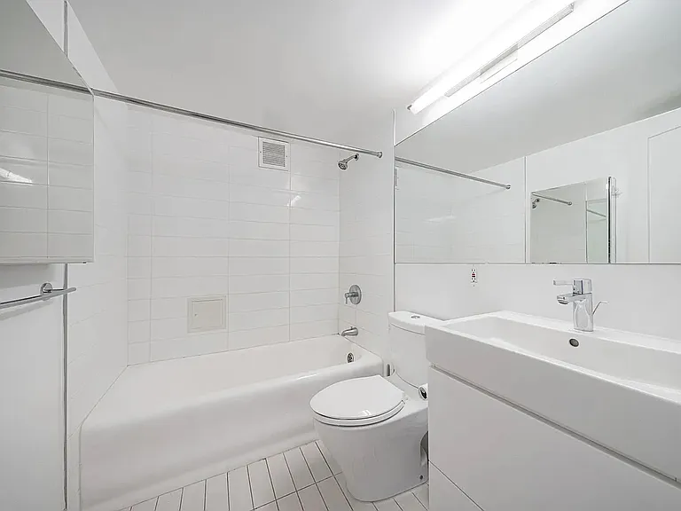 400 E 57th St #12D — Photo 5