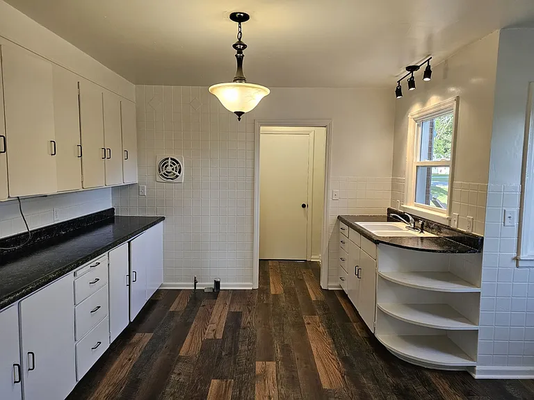 604 W Park St — Photo 4