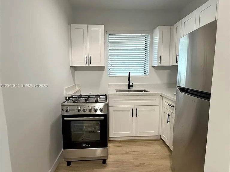 641 10th St #2 — Photo 8