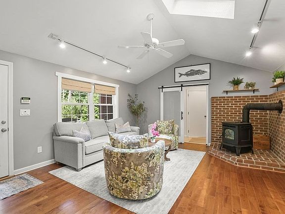 5th image of 11 Barrett Ln