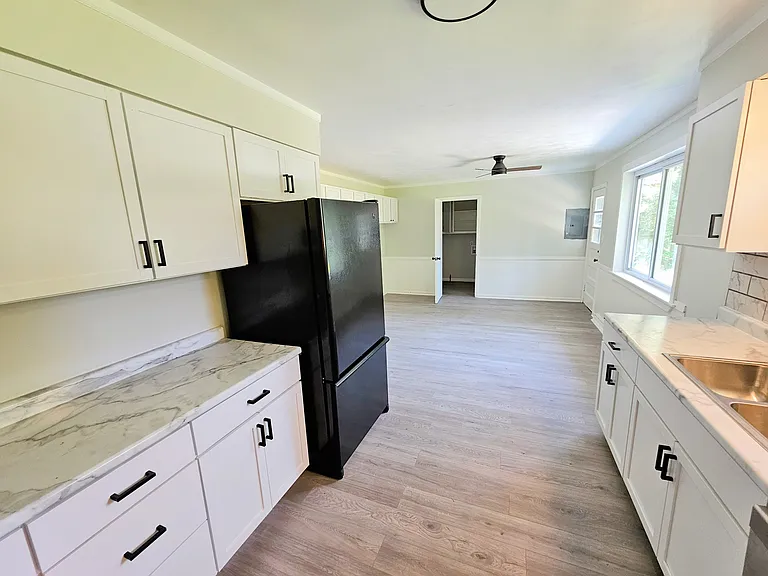 6905 Bradford Dr — Photo 3