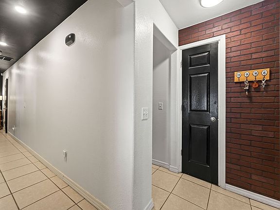 4th image of 16 Sheneman Dr