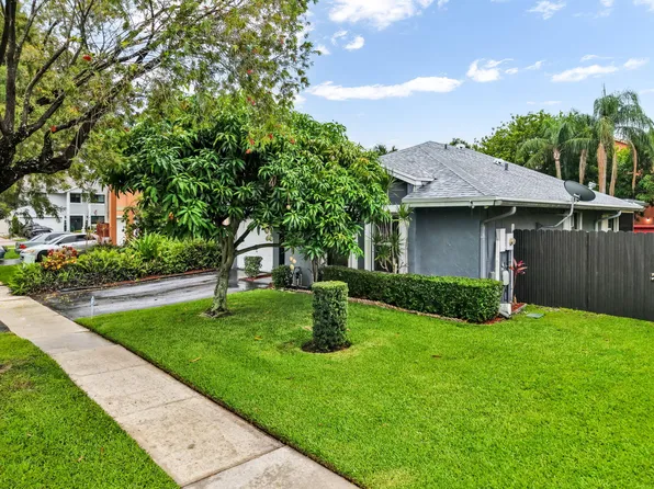 9720 SW 12th Street, Pembroke Pines, FL 33025