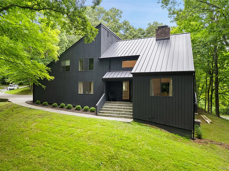 25 Cross Pond Rd — Photo 24