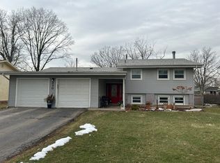 2S230 Ivy Ln, Lombard, IL 60148