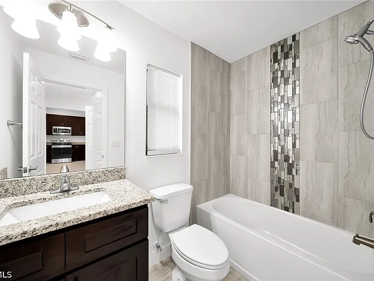 318 SW 7th Ter — Photo 15
