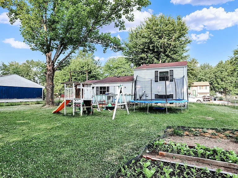7915 Broadview Dr — Photo 34