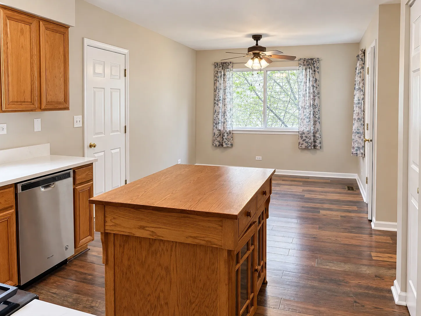 3 bed, 1.5 bath, 1250 sqft, $2,550 — Photo 4