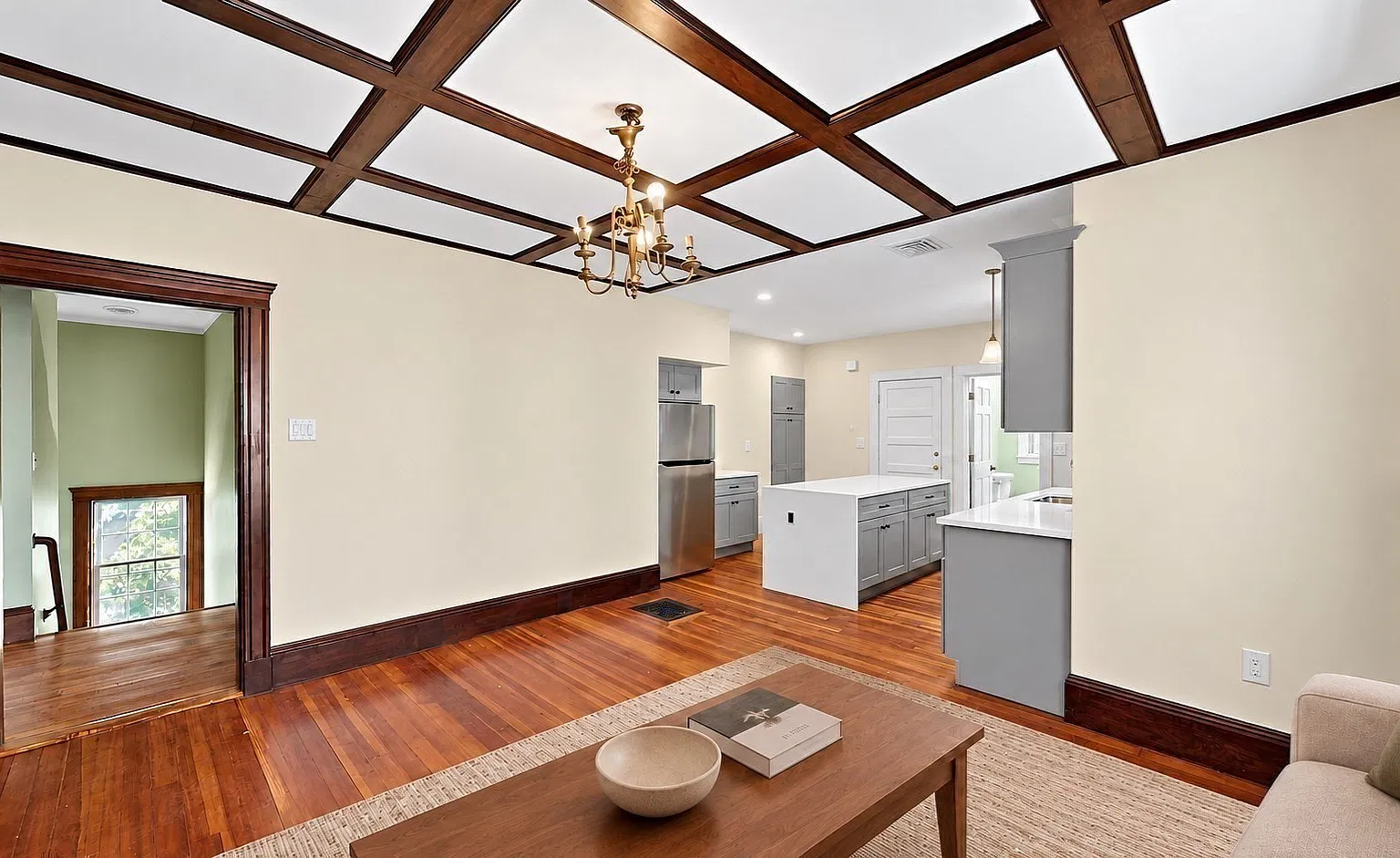 6 bed, 2.5 bath, 2156 sqft, $5,350 — Photo 4