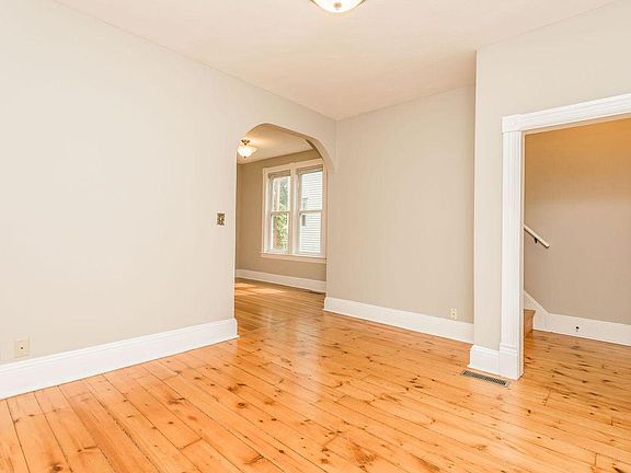 4th image of 1053 Charles Ave