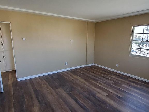 3rd image of 4719 W Point Loma Blvd