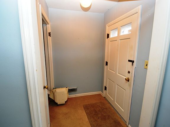2nd image of 701 Elmwood Dr