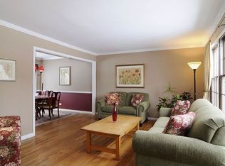 27W203 Churchill Rd, Winfield, IL 60190